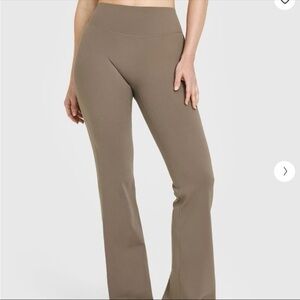 NWT Oner Active Soft Motion™ Flared Bottoms Moss Brown S - Short Length